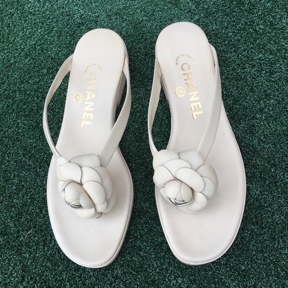 NWT Chanel Camellia Lambskin Sandals Ivory 6.5 - Picture 2 of 8